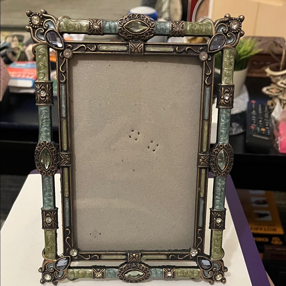 Vintage-Inspired Multicolor Picture Frame
